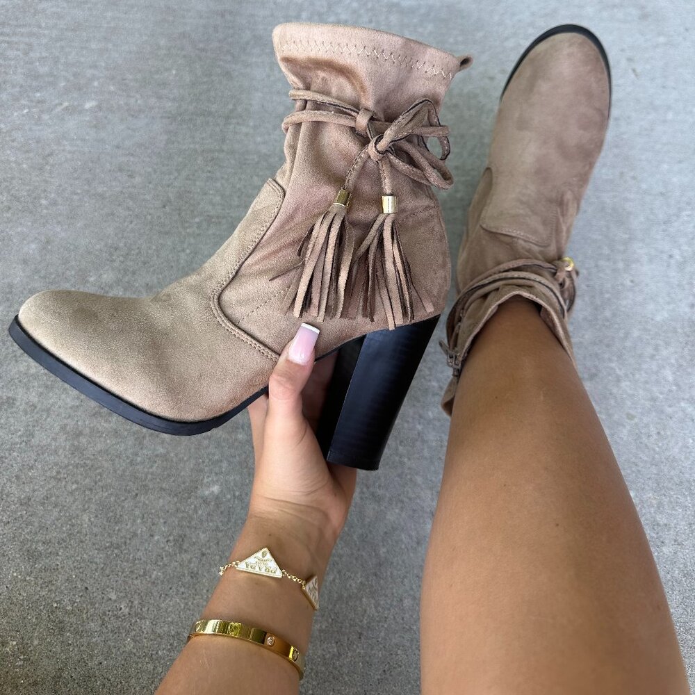 NEW JESSIE HEART BOOTIES heels Woman few sizes available